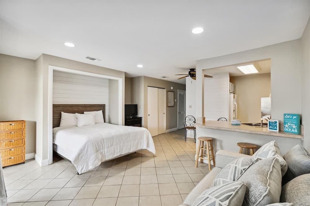 Studio With A Queen Size Bed, Twin Bed And Sofa Sleeper - Sleeps 5 0 Bedroom Condo by RedAwning