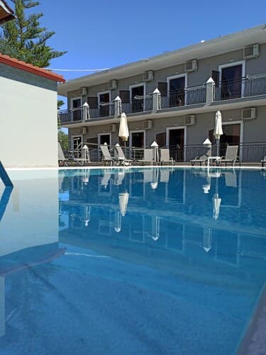 Dionisos Apartments
