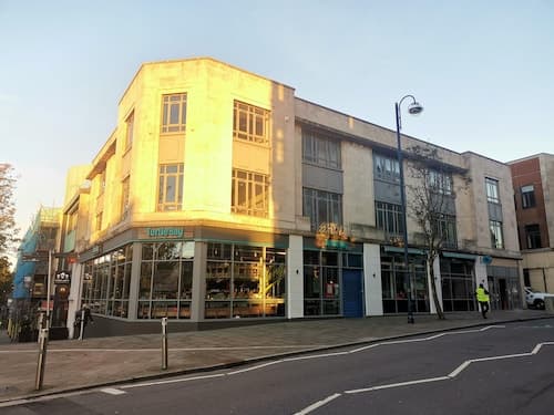 Cwtsh Hostel