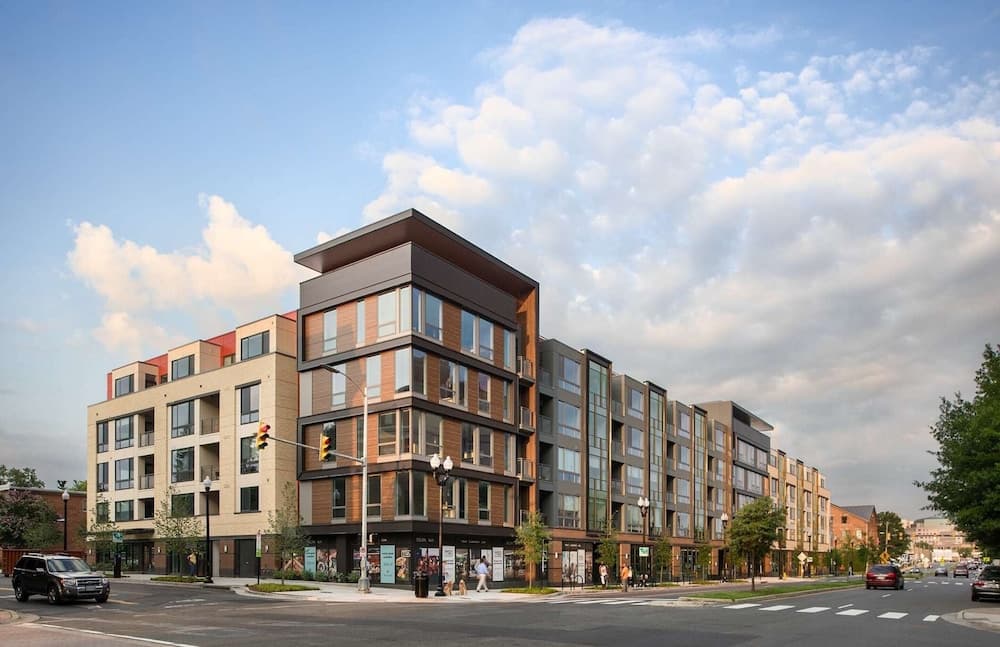 Global Luxury Suites Clarendon Metro
