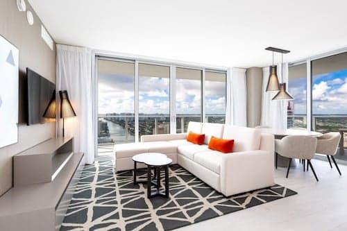 Hyde Beach House Luxury -resort 3 Bedroom Condo by RedAwning