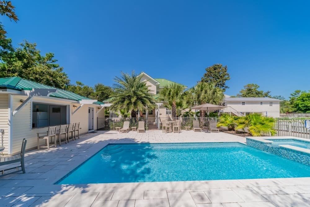 Key Lime Pie 6 Bedroom Home by RedAwning