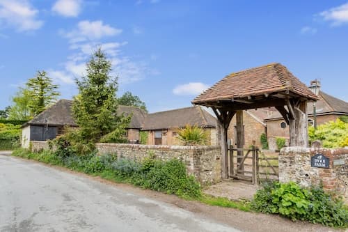 Dyke Farm Barn | By Huluki Sussex Stays