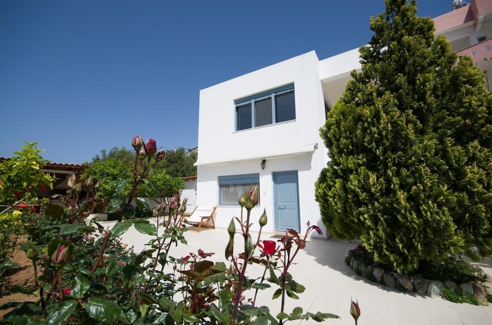 Family Holidays House Koutsouras by GHH