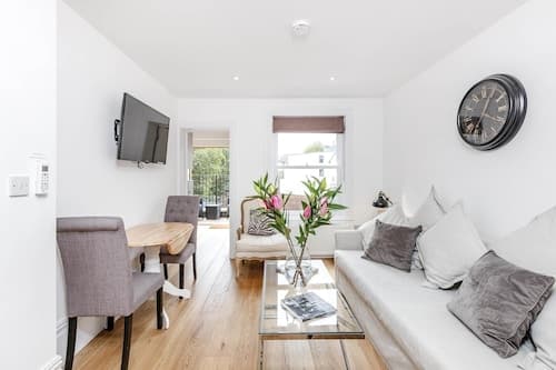 Pet-friendly Fulham 1-bed Apt, 2 Mins to Tube