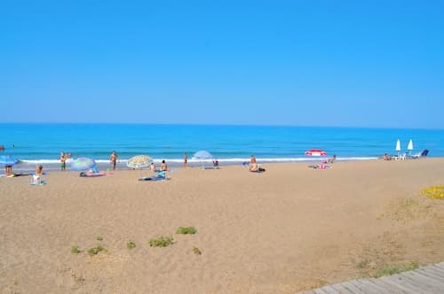 Beachfront Holiday Houses Yannis on Agios Gordios Beach