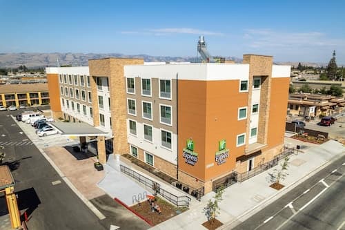 Holiday Inn Express & Suites San Jose Silicon Valley by IHG