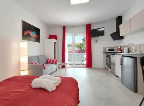 Fantastico 1 - Balcony, Free Parking, air Conditioning, Free Netflix, BBQ