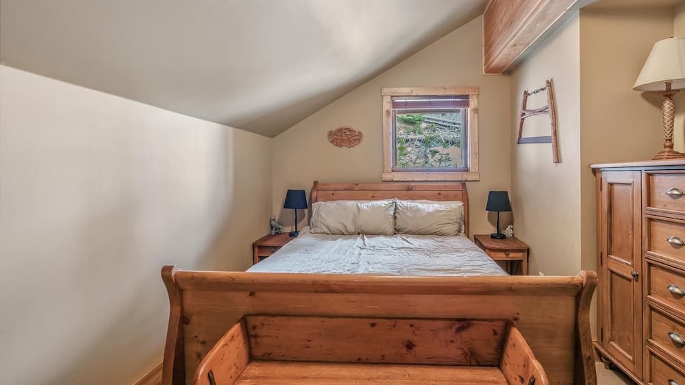 Forest Lane Hideaway - Luxurious Family Friendly Home with Private Hot Tub