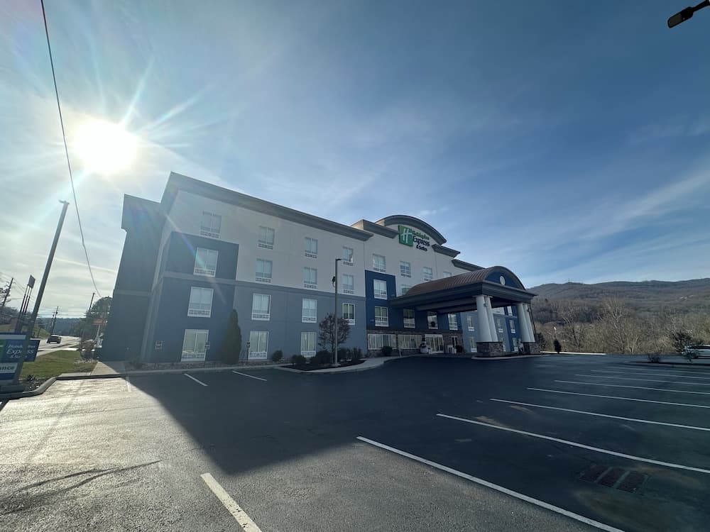 Holiday Inn Express & Suites, Caryville by IHG