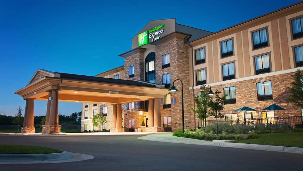 Holiday Inn Express & Suites Wichita Northeast by IHG
