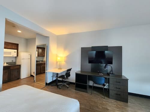 Days Inn & Suites by Wyndham Gonzales TX