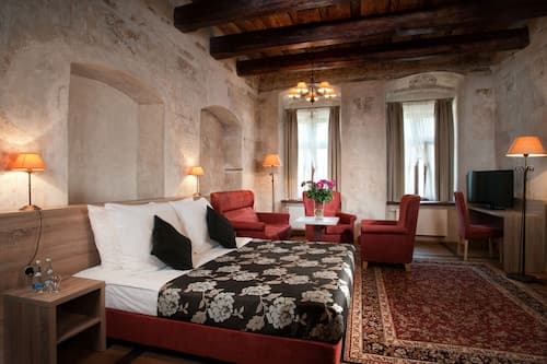 Hotel Santi