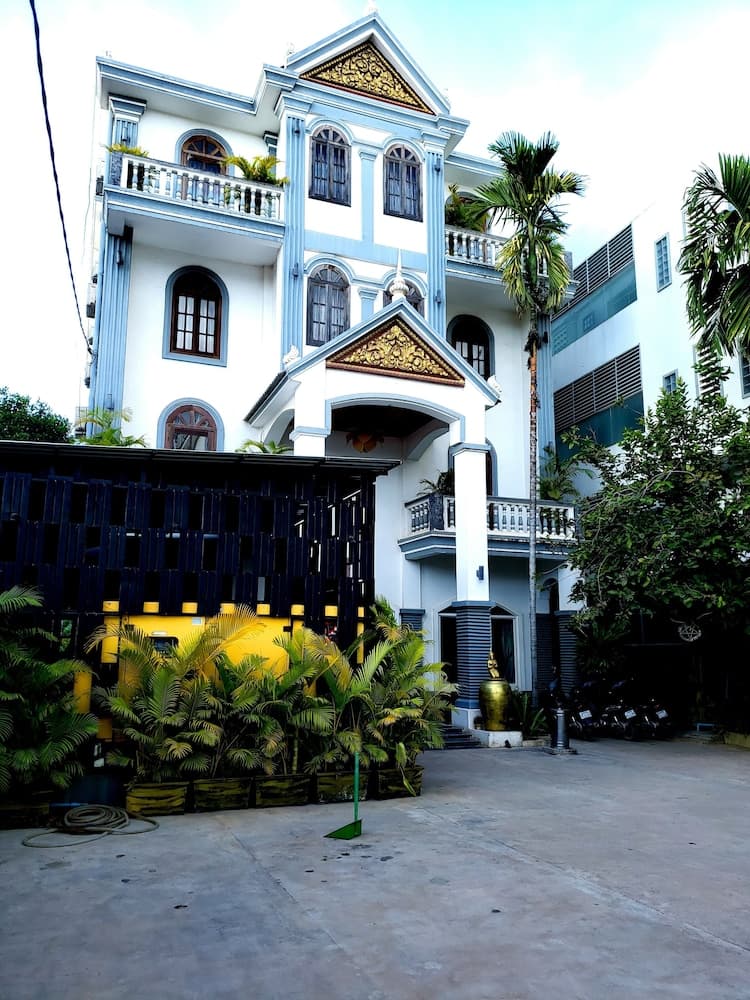 Parent Heritage Angkor Villa