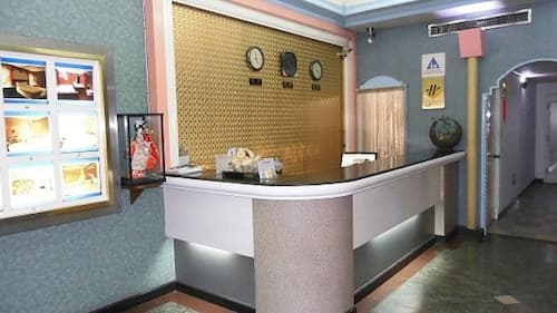 Modern Plaza Hotel
