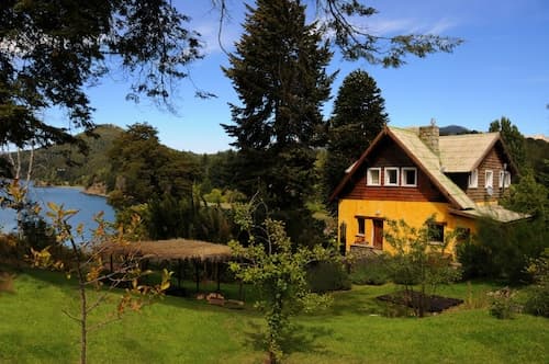 Los Juncos Patagonian Lake House