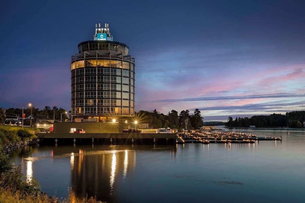 Clarion Lakeside Inn & Conference Centre