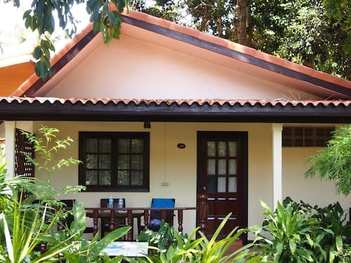 Harry's Bungalows & Restaurant