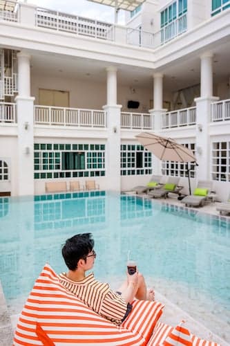De Hug Hotel & Residence