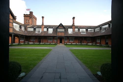The Pillar Hotel