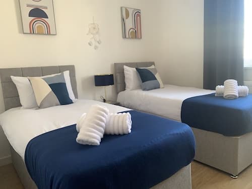 Absolute Stay in Sherwood-free Parking-east Midlands Airport-contractors-family