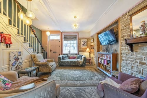 Hebden Bridge - House - Sleeps 8 - Pet Friendly