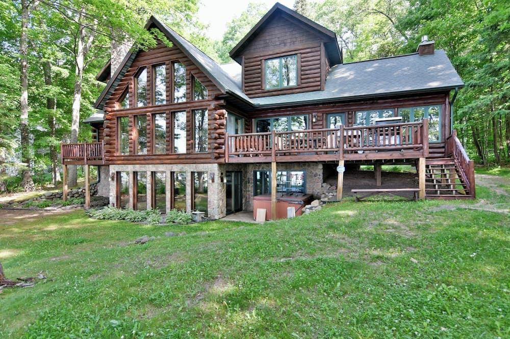 Lumberjack Lodge