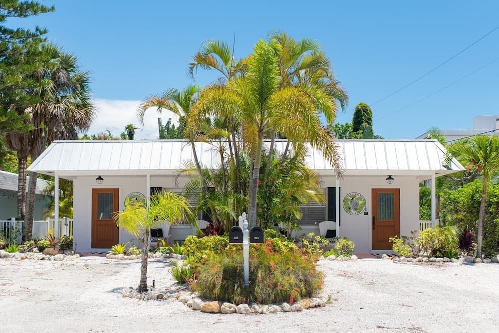 Sandbox 203 71st St East 2 Bedroom Villa by RedAwning