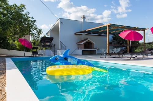 Large 150 m2 apt With Pool and 500 m2 Garden
