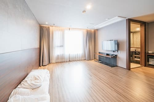 HotelWithCity