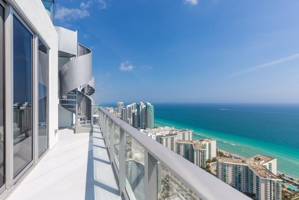Hyde Beach House Luxury Condo-resort 2 Bedroom Condo by RedAwning