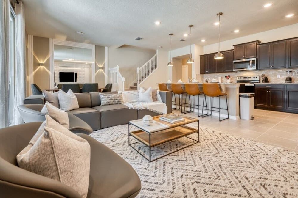 NEW 5 Bdrm Windsor Island Resort