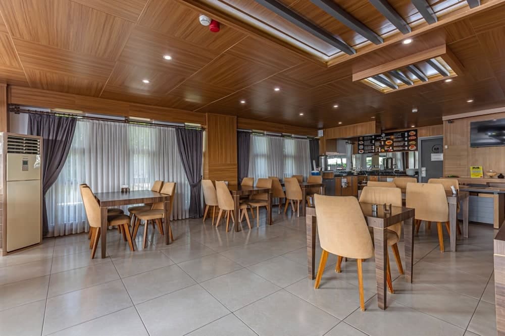 Seven City Hotel