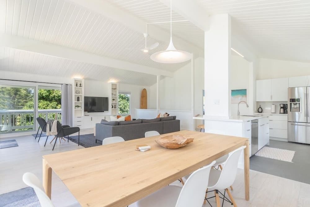 Hale Mauna Nui 4 Bedroom Home by RedAwning