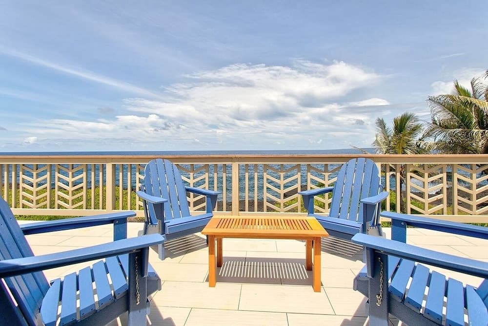 Paradise Ocean View 2 Bedroom Home by RedAwning