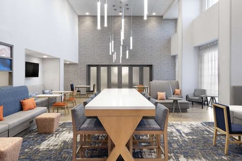 Hampton Inn & Suites St. Charles Old Town Area