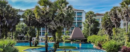 Naithonburi Beach Resort