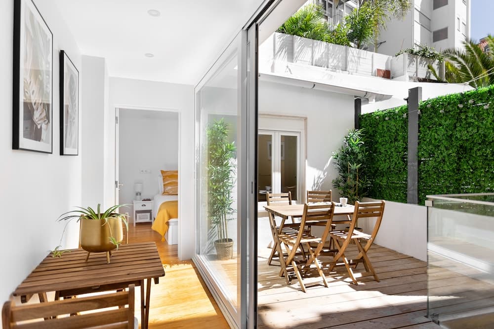 JOIVY Principe Real 2BR Apt w/Terrace nearby Botanical Garden of Lisbon