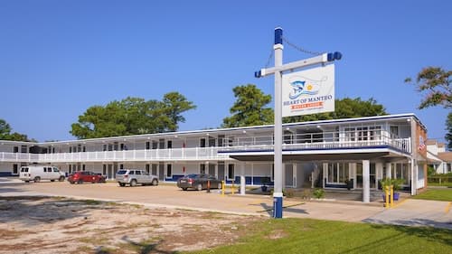 Heart of Manteo Motor Lodge