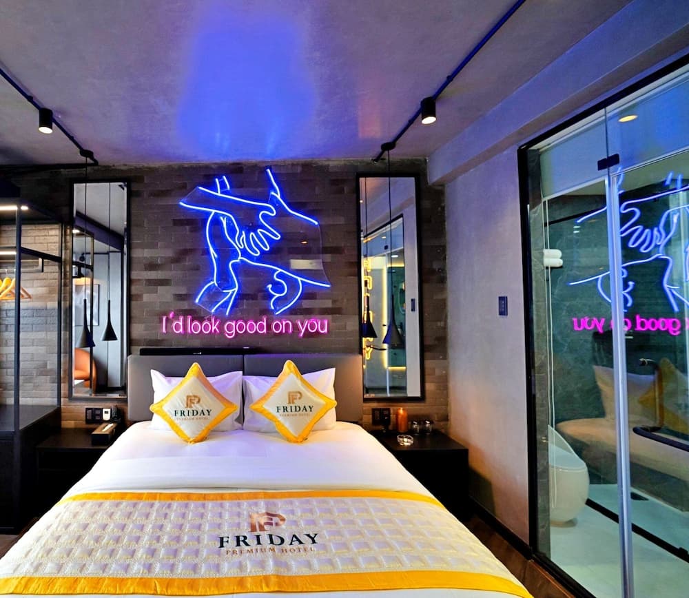 HANZ Friday Premium Hotel