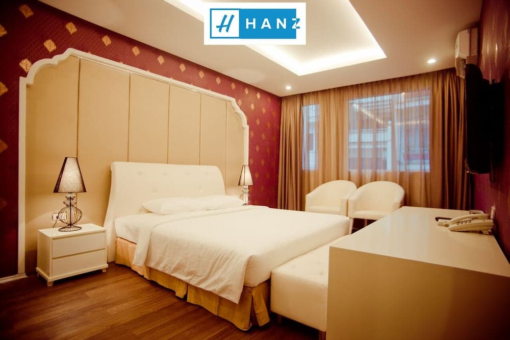 HANZ Friday Royal Hotel