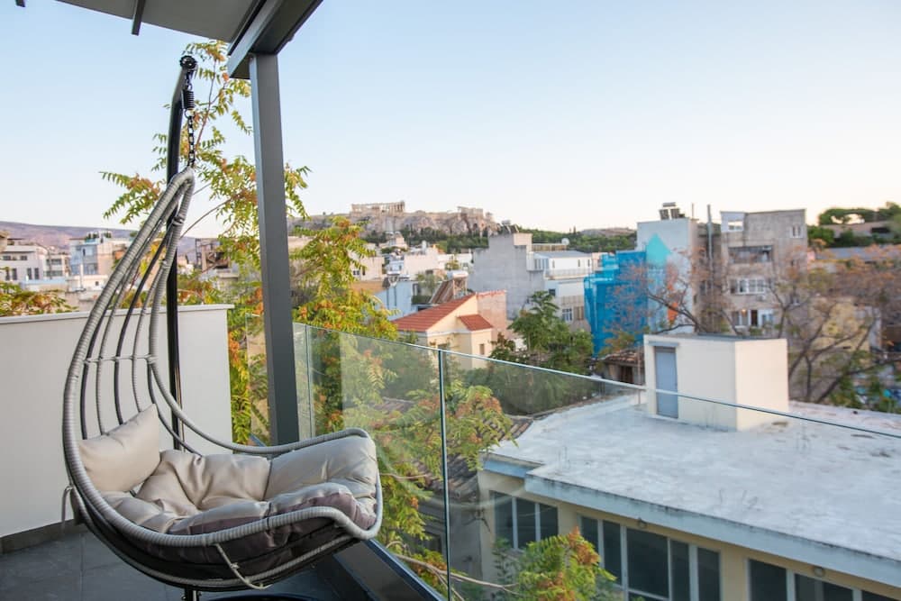 Raise Acropolis View Suites