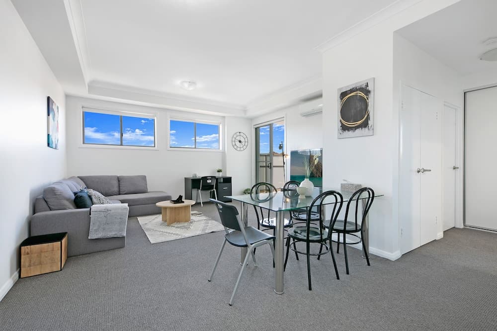 Wentworthville 2 Bedrooms Apartment with Free Parking by KozyGuru