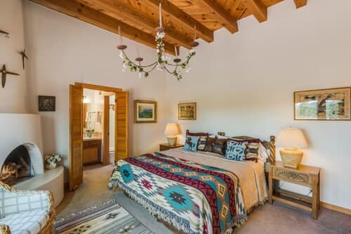 Acoma - Majestic Views, Near the Santa Fe Opera and Four Seasons in Tesuque