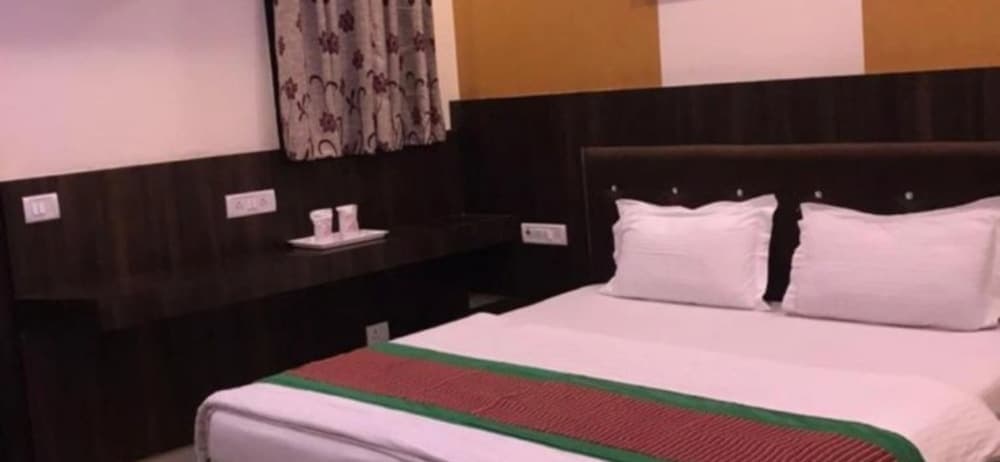 Goroomgo Bajrang Paharganj New Delhi