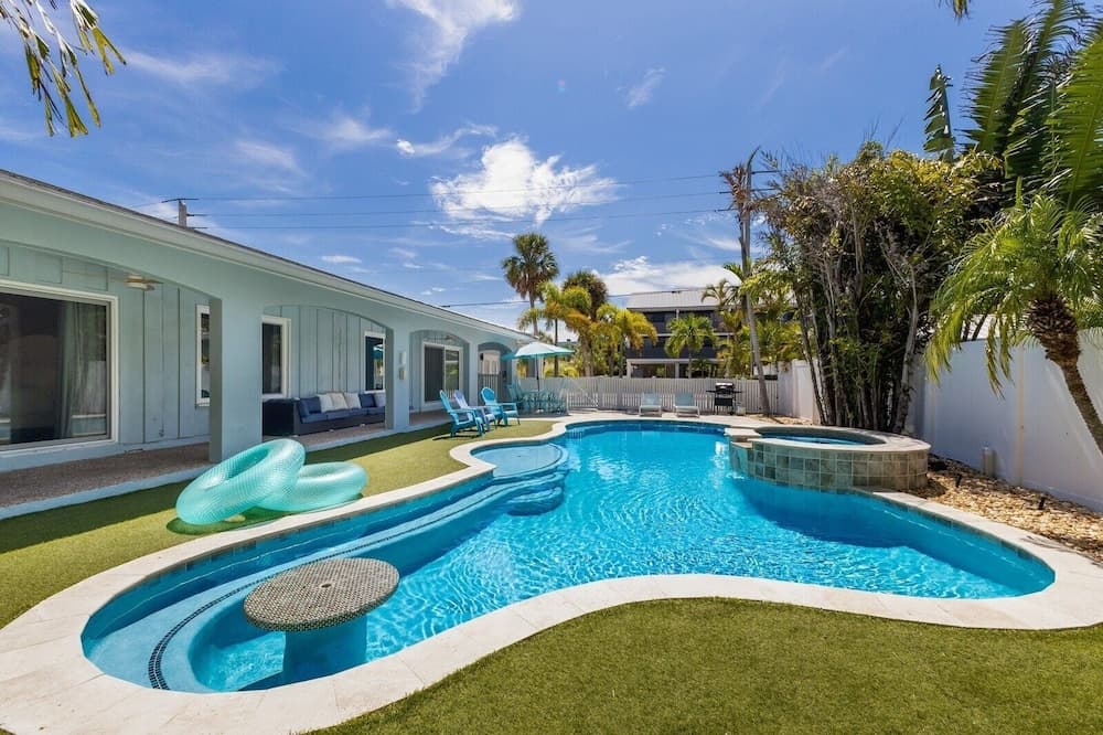 Coccoloba 3 Bedroom Home by RedAwning
