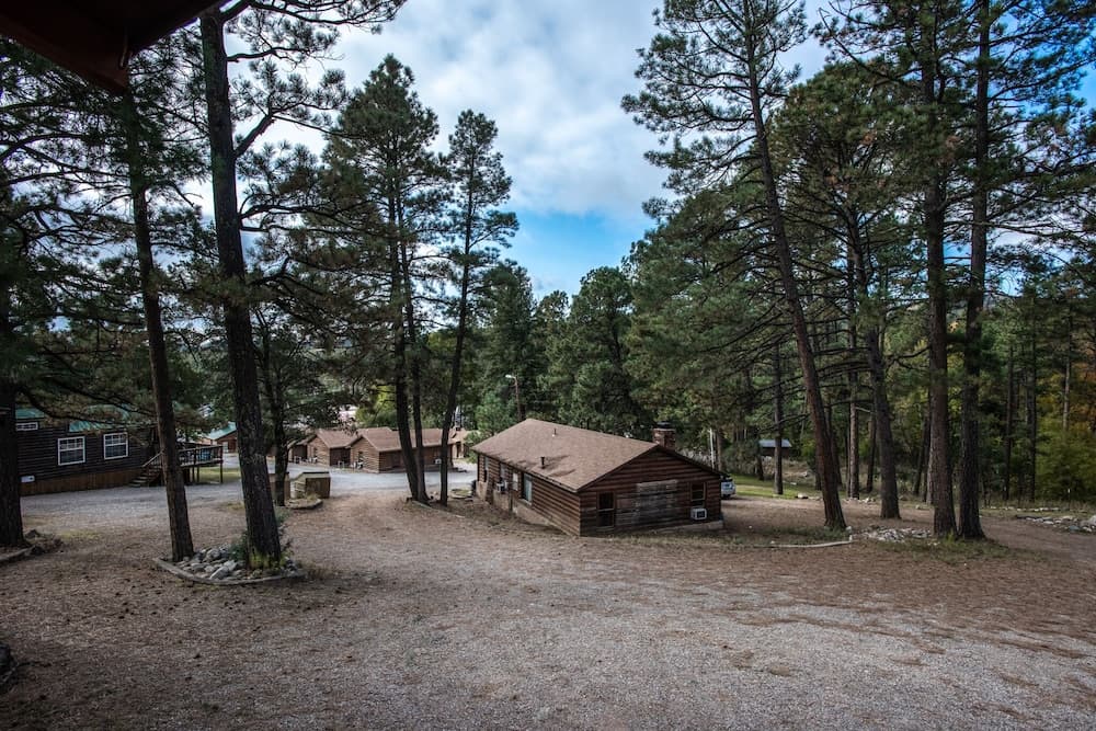 Mechem Dr Apache Village & Cabins by VTrips