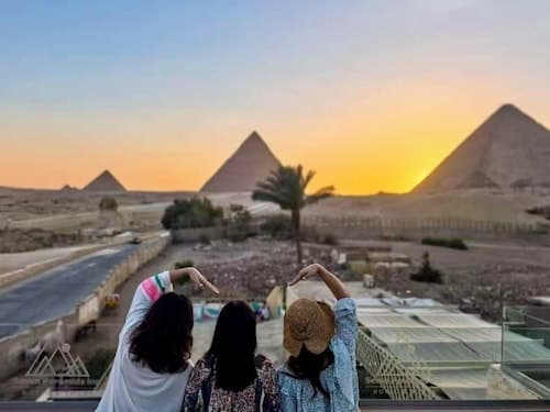 Seven Pyramids Inn