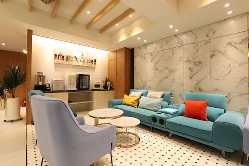 H Avenue Hotel