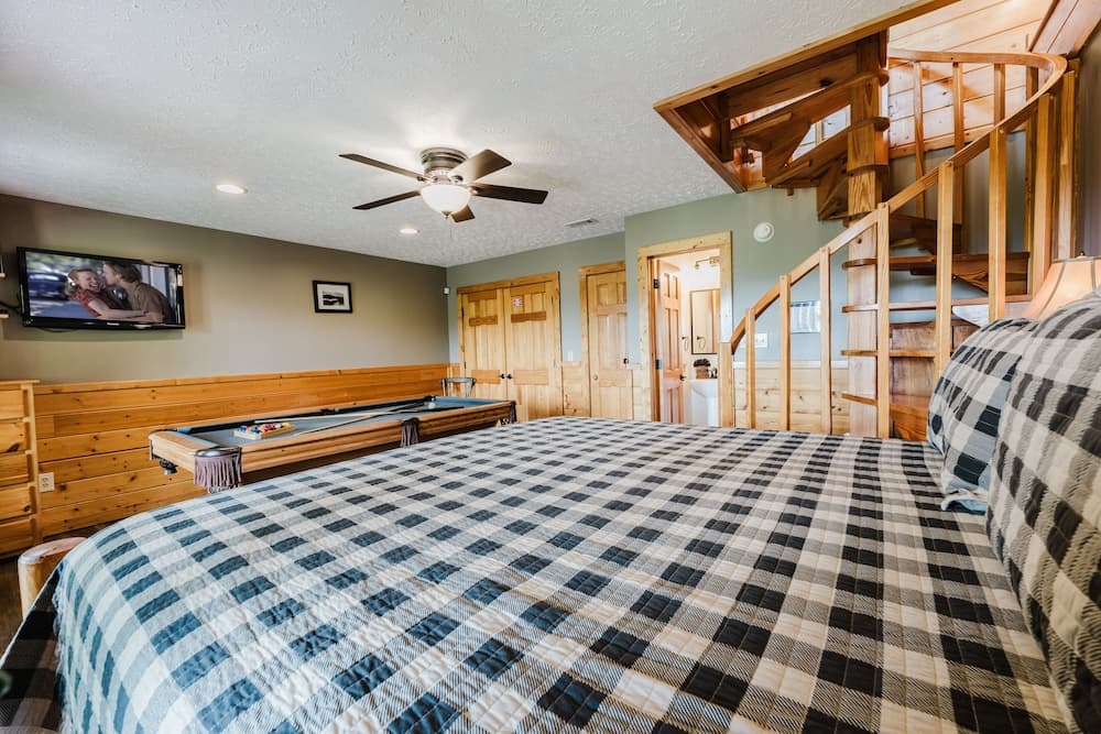 Ain't No Mountain High Enough 1 Bedroom Cabin by RedAwning